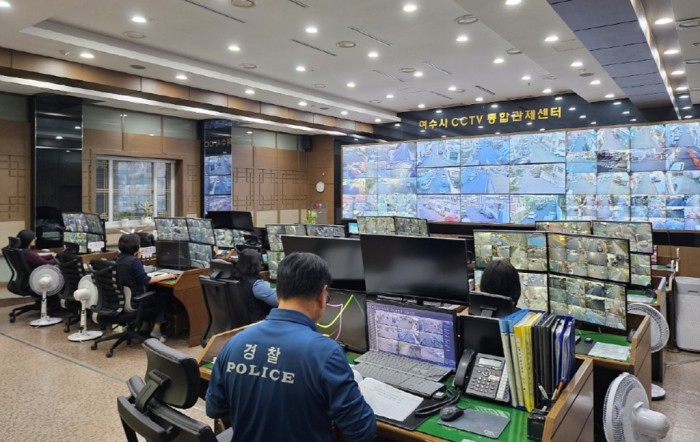 1 여수시 CCTV통합관제센터, 밤낮없이 시민의 생명 지켜.jpg